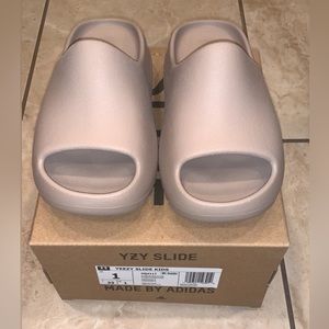 Adidas Yeezy slides kids size 1